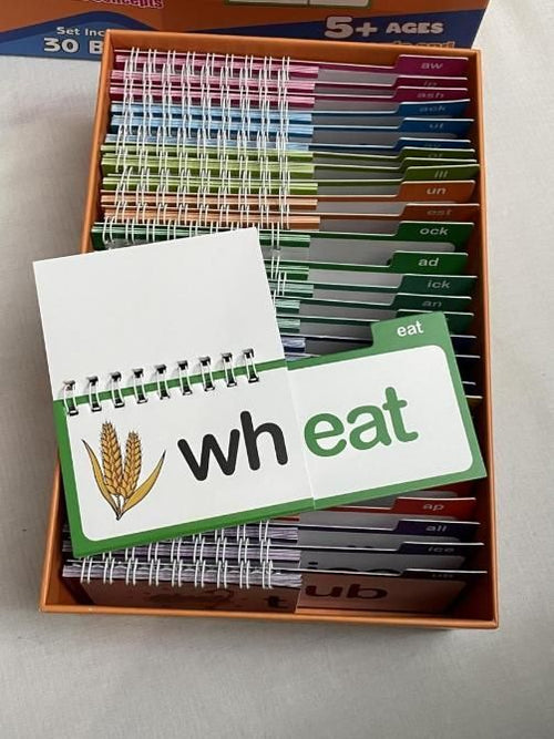 30 Rhyming Words Flipbook for Children (Learning & Phonics Builder)