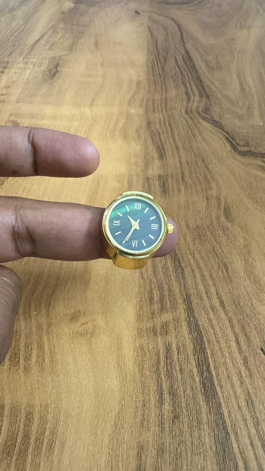 Unisex Analog Ring Watch – Adjustable Zinc Alloy Timepiece