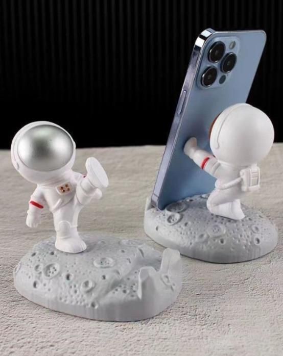 Nordic Astronaut Mobile Phone Stand - Aesthetic Desk Holder