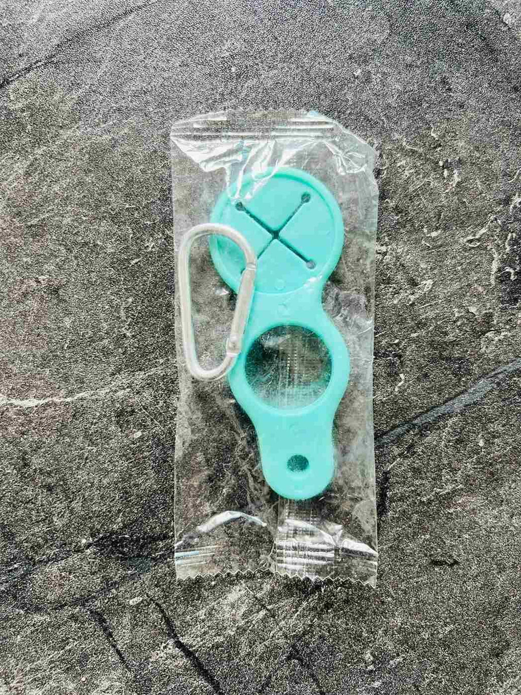 Clip-On Bottle & Towel Hook – Adventure-Ready Carabiner Ring (1 Pc)
