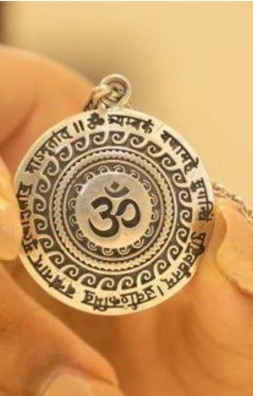 OM Mantra Circle Pendant – Silver Spiritual Glow (1 Pc)