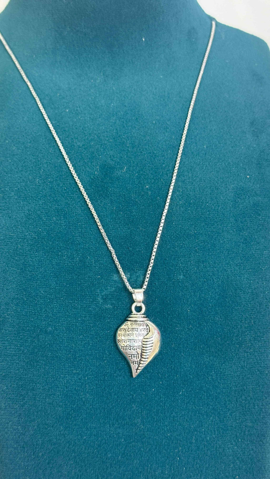 Shri Krishna Shankha Pendant + Chain – Divine Sound Energy (1 Pc)