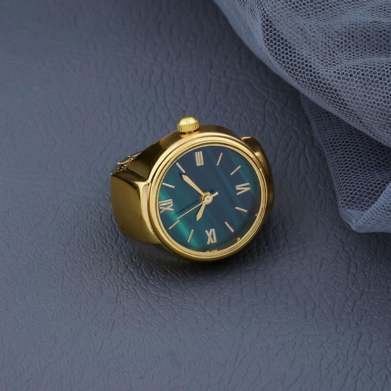 Unisex Analog Ring Watch – Adjustable Zinc Alloy Timepiece