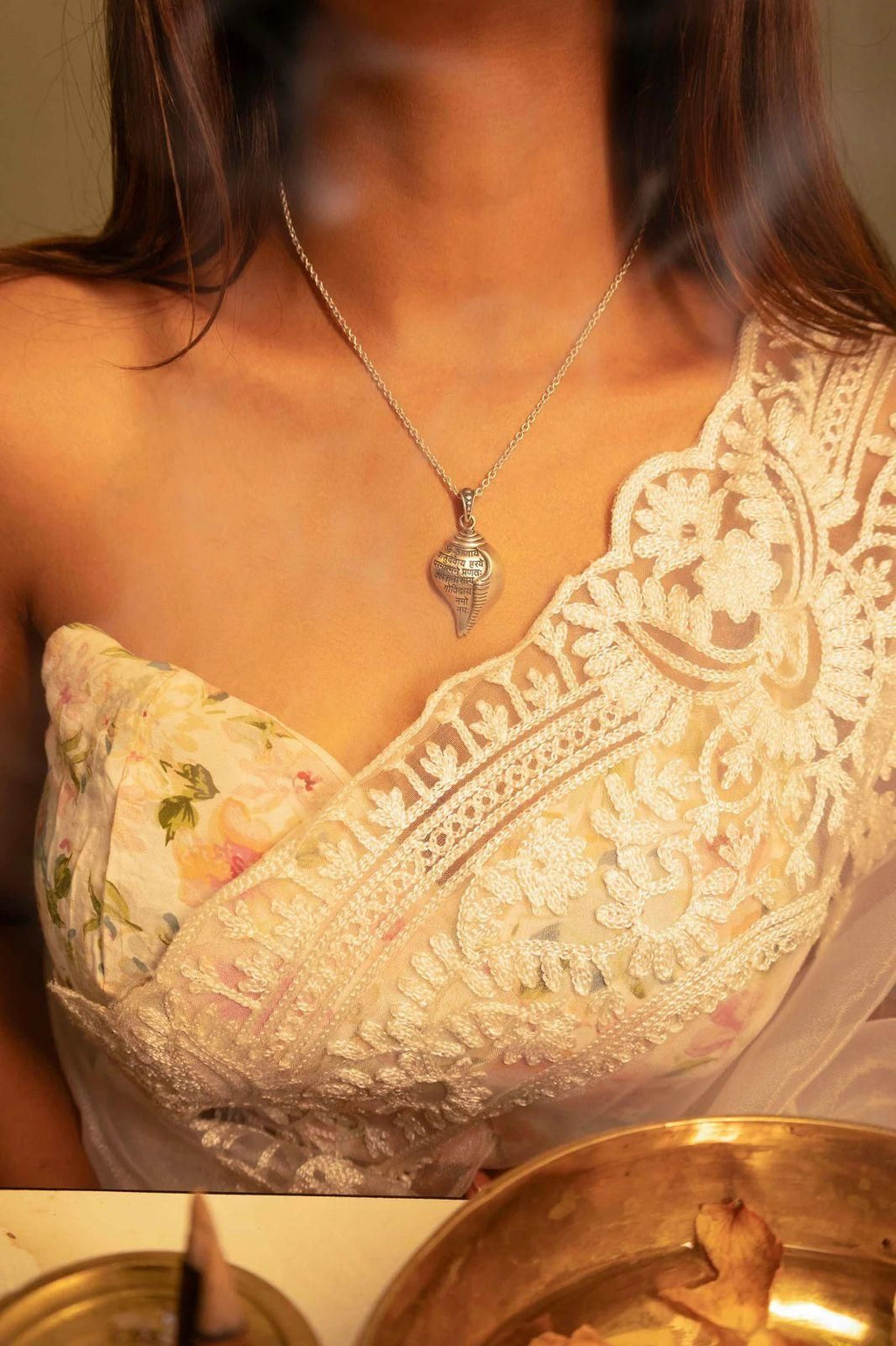 Shri Krishna Shankha Pendant + Chain – Divine Sound Energy (1 Pc)