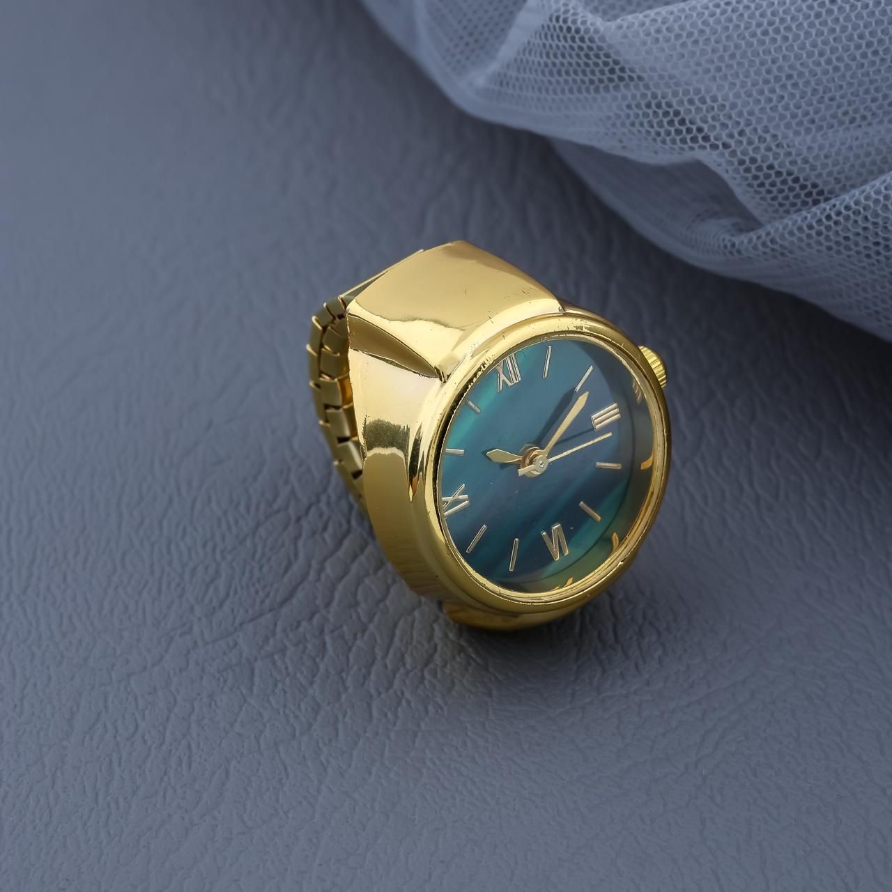 Unisex Analog Ring Watch – Adjustable Zinc Alloy Timepiece