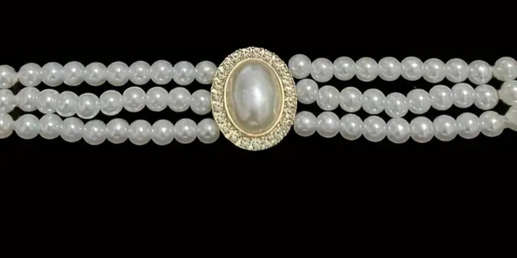 White Pearl Statement Necklace – Vintage Luxe Edition (1 Pc)
